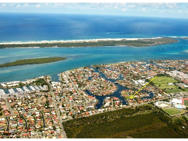 10 Erave Avenue, Runaway Bay QLD 4216