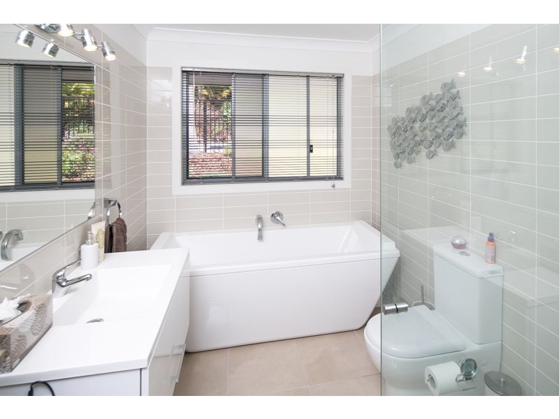 24 Darel Drive, Ashmore QLD 4214