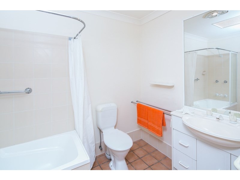 2/9 Crystal Reef Drive, Coombabah QLD 4216