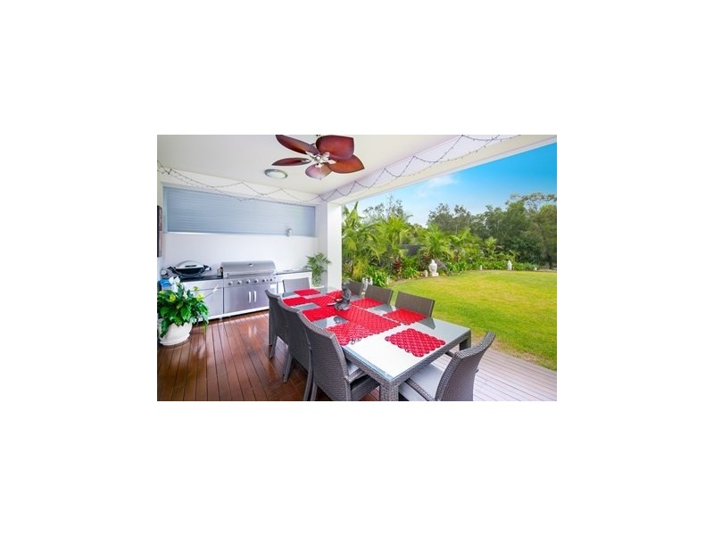 19 The Peninsula, Helensvale QLD 4212