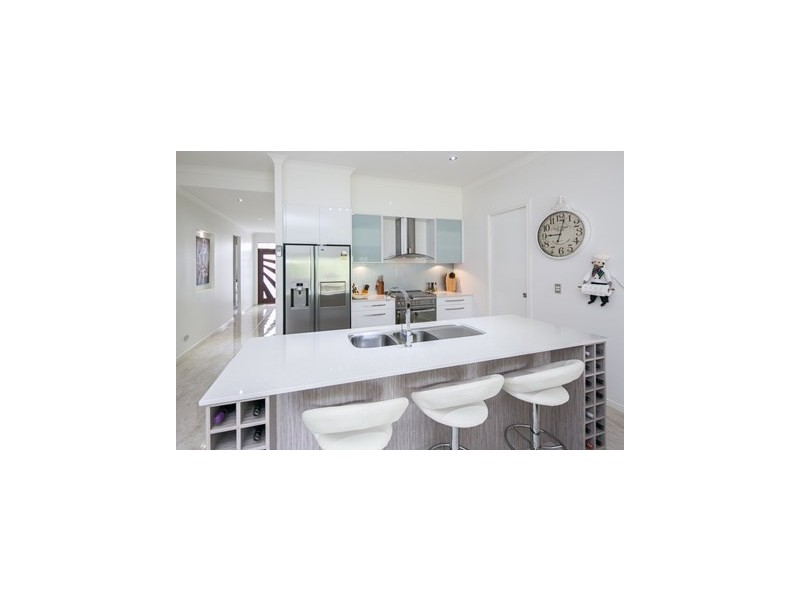 19 The Peninsula, Helensvale QLD 4212