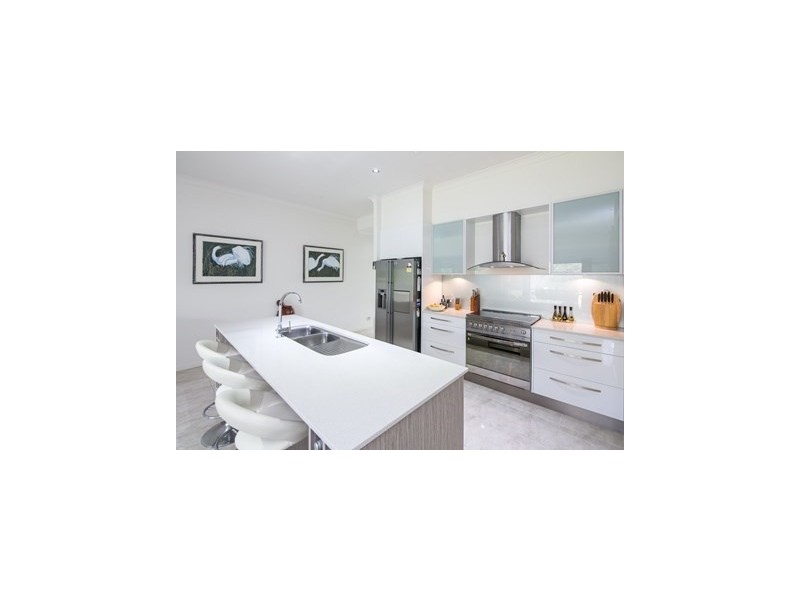 19 The Peninsula, Helensvale QLD 4212