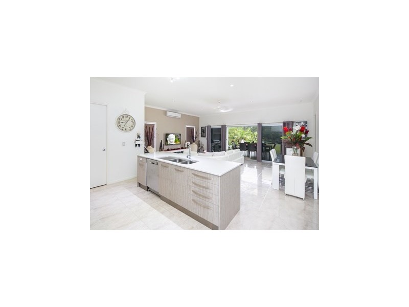 19 The Peninsula, Helensvale QLD 4212