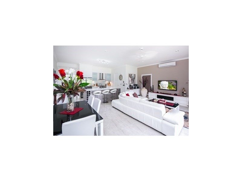 19 The Peninsula, Helensvale QLD 4212