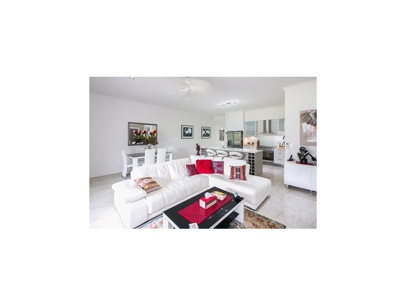 19 The Peninsula, Helensvale QLD 4212