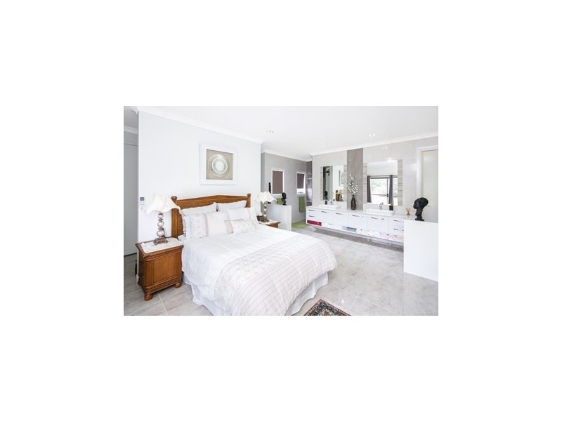 19 The Peninsula, Helensvale QLD 4212