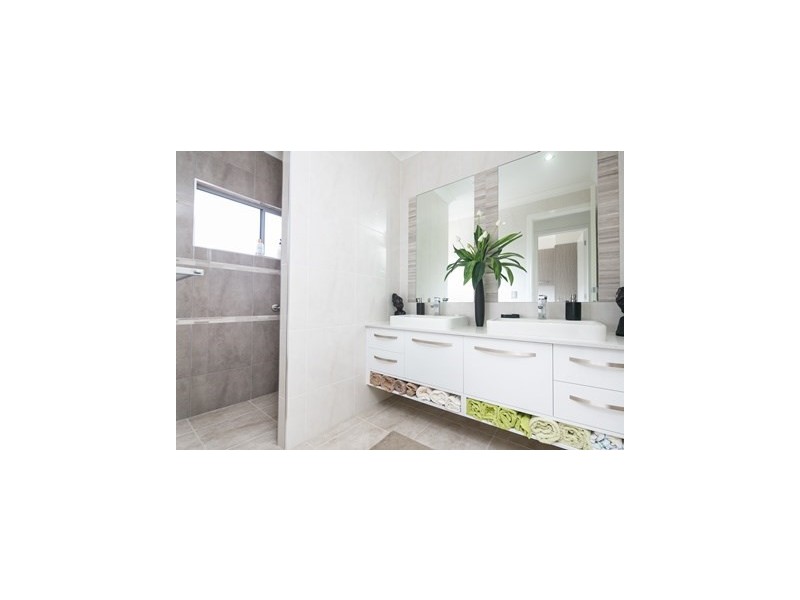 19 The Peninsula, Helensvale QLD 4212