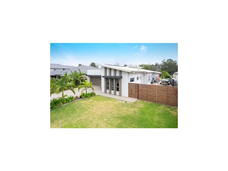 19 The Peninsula, Helensvale QLD 4212