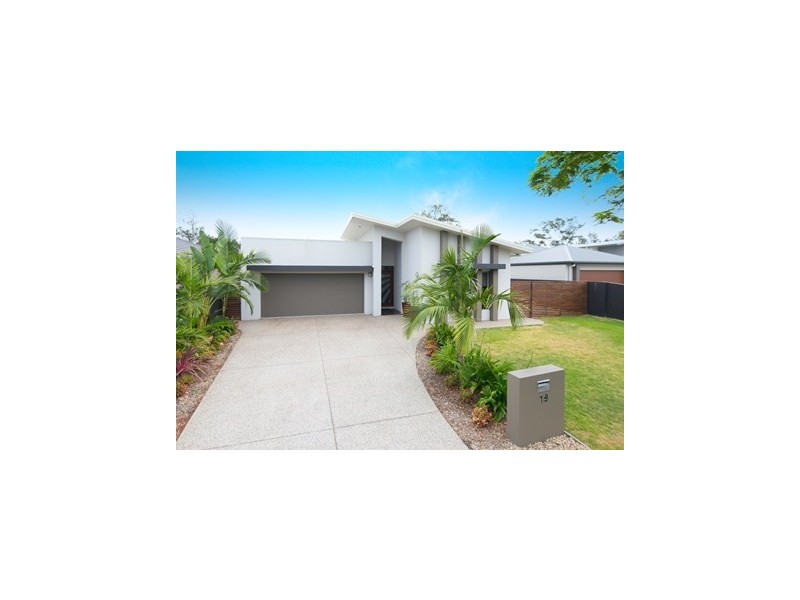 19 The Peninsula, Helensvale QLD 4212