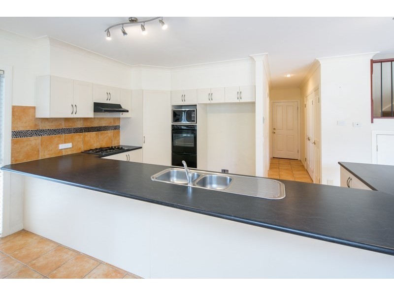 46 Oyster Cove Promenade, Helensvale QLD 4212