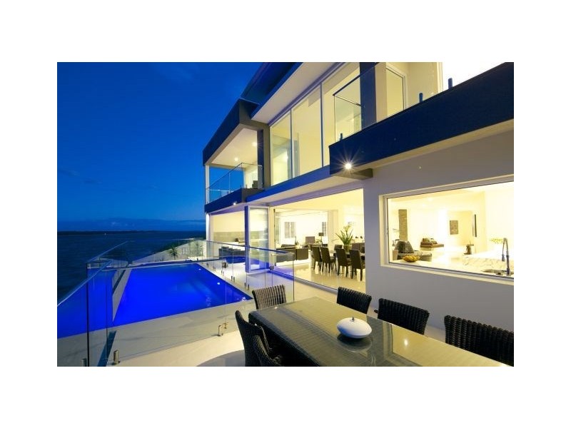 60 Knightsbridge Parade East, Paradise Point QLD 4216