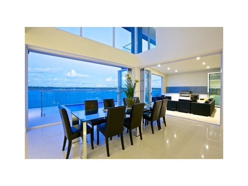 60 Knightsbridge Parade East, Paradise Point QLD 4216