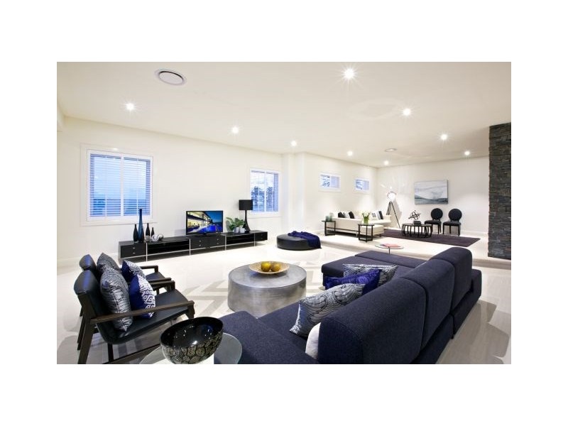 60 Knightsbridge Parade East, Paradise Point QLD 4216