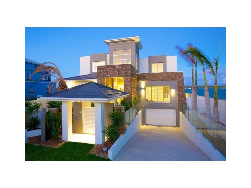 60 Knightsbridge Parade East, Paradise Point QLD 4216