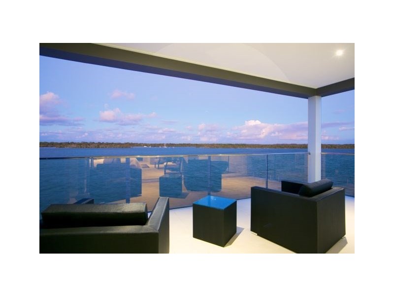 60 Knightsbridge Parade East, Paradise Point QLD 4216
