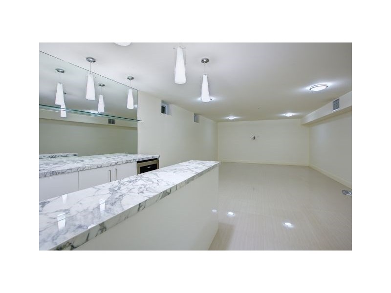 60 Knightsbridge Parade East, Paradise Point QLD 4216