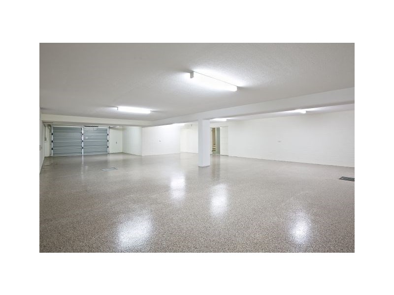 60 Knightsbridge Parade East, Paradise Point QLD 4216