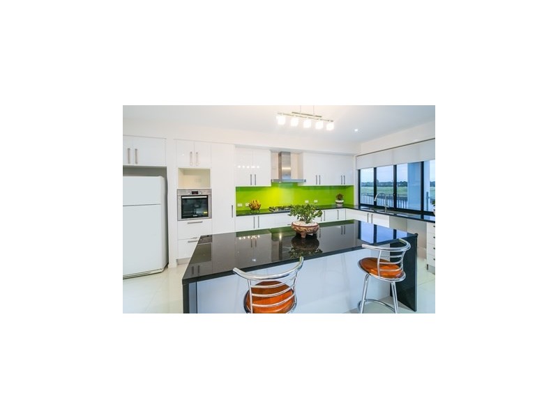 26 Harbourvue Court, Helensvale QLD 4212