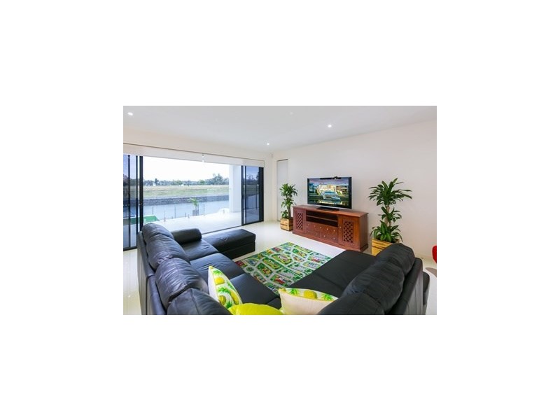 26 Harbourvue Court, Helensvale QLD 4212
