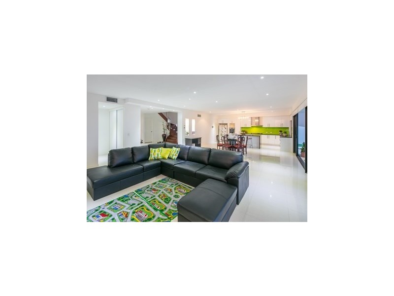 26 Harbourvue Court, Helensvale QLD 4212