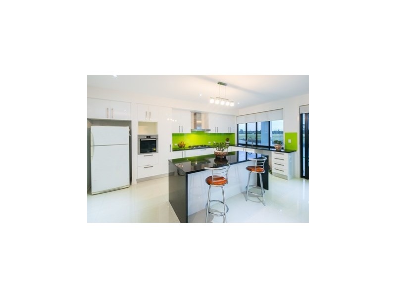 26 Harbourvue Court, Helensvale QLD 4212