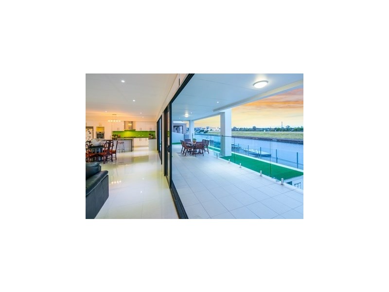 26 Harbourvue Court, Helensvale QLD 4212