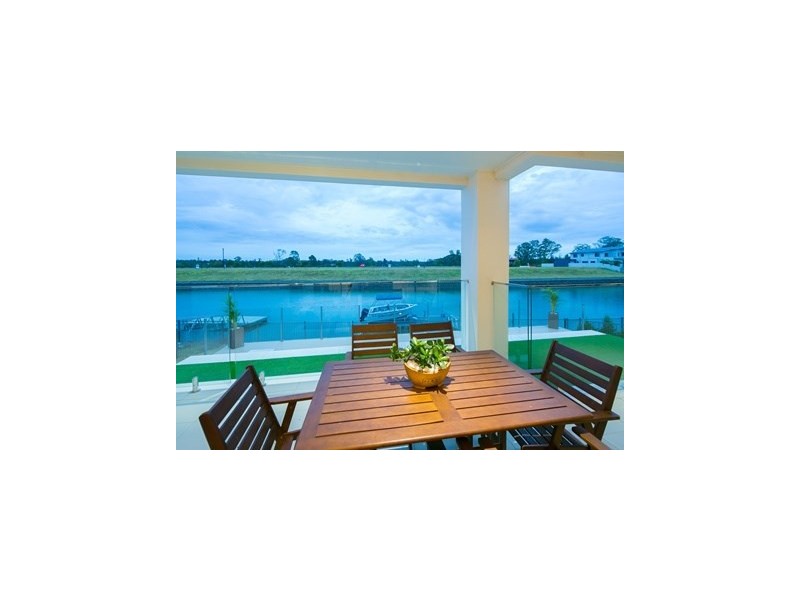 26 Harbourvue Court, Helensvale QLD 4212