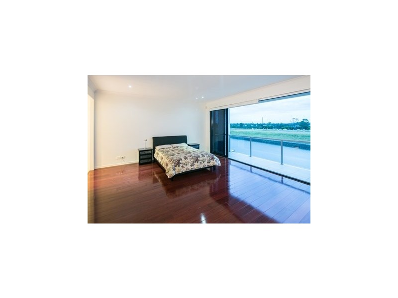 26 Harbourvue Court, Helensvale QLD 4212