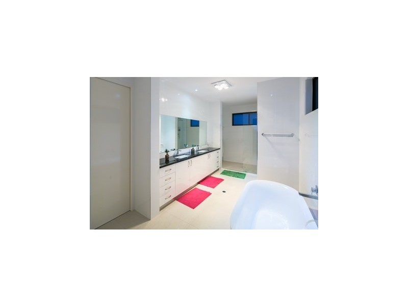 26 Harbourvue Court, Helensvale QLD 4212