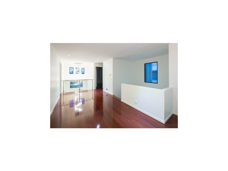 26 Harbourvue Court, Helensvale QLD 4212