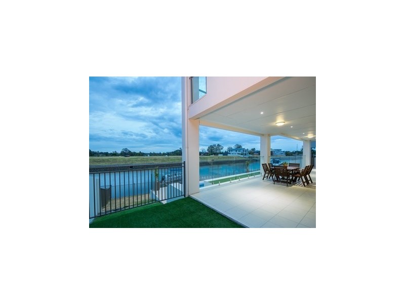26 Harbourvue Court, Helensvale QLD 4212