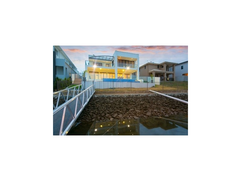 26 Harbourvue Court, Helensvale QLD 4212