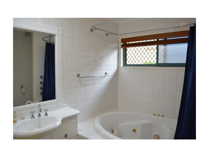 174 Ashmore Road, Benowa QLD 4217