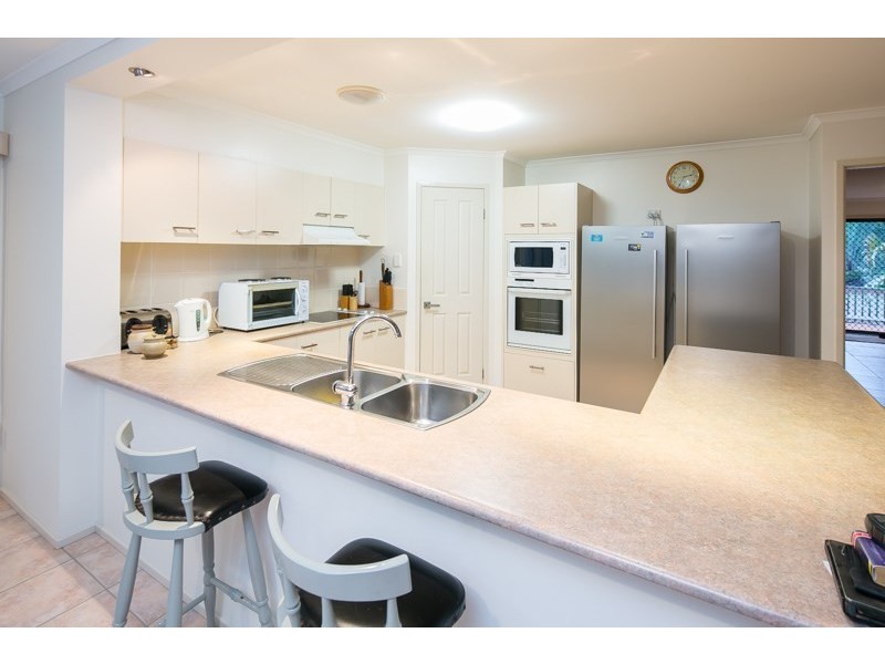 4 West Mountain Court, Parkwood QLD 4214