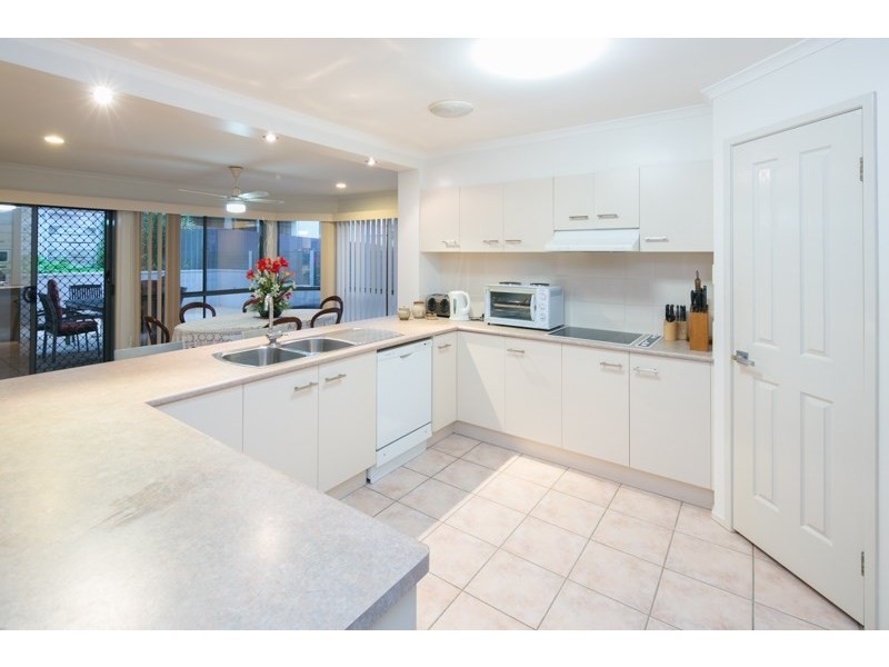 4 West Mountain Court, Parkwood QLD 4214