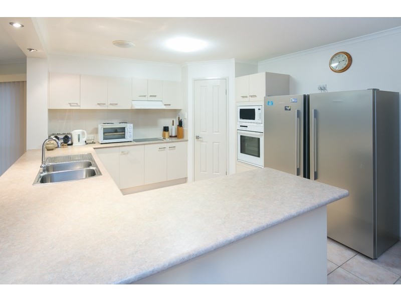 4 West Mountain Court, Parkwood QLD 4214