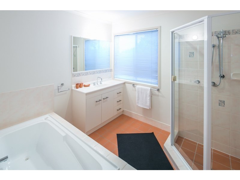 4 West Mountain Court, Parkwood QLD 4214