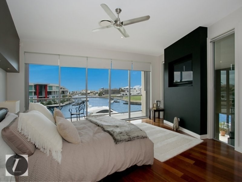 43 Park Lane Terrace, Sovereign Islands QLD 4216