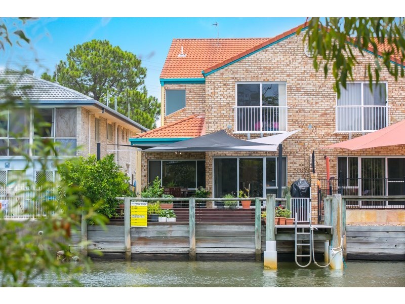 2/7 Perry Place, Biggera Waters QLD 4216