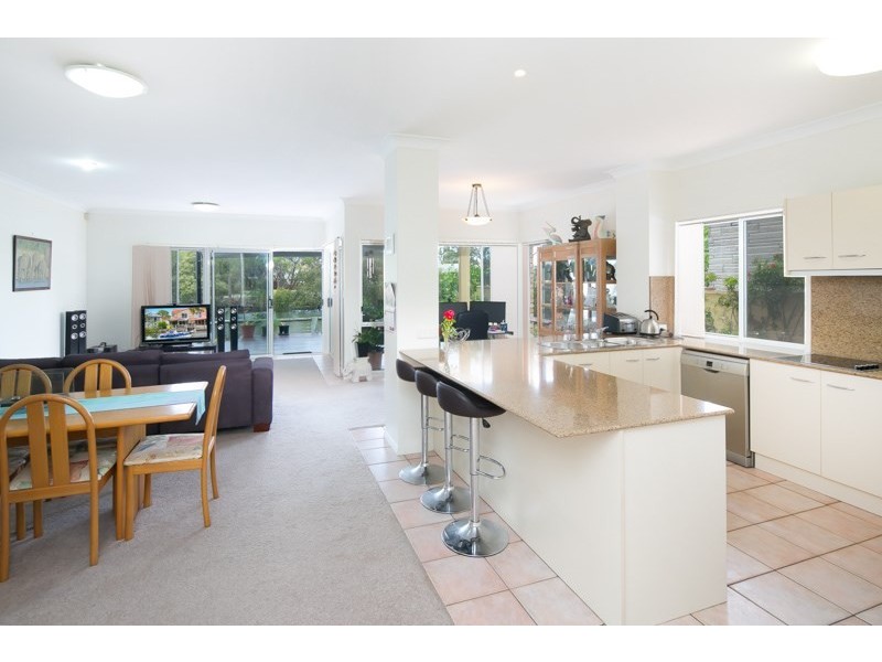 2/7 Perry Place, Biggera Waters QLD 4216