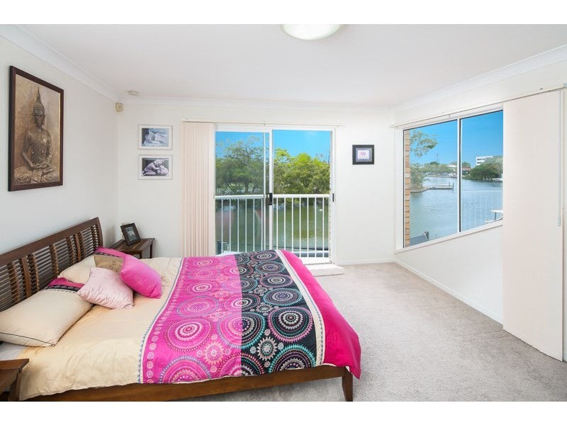 2/7 Perry Place, Biggera Waters QLD 4216