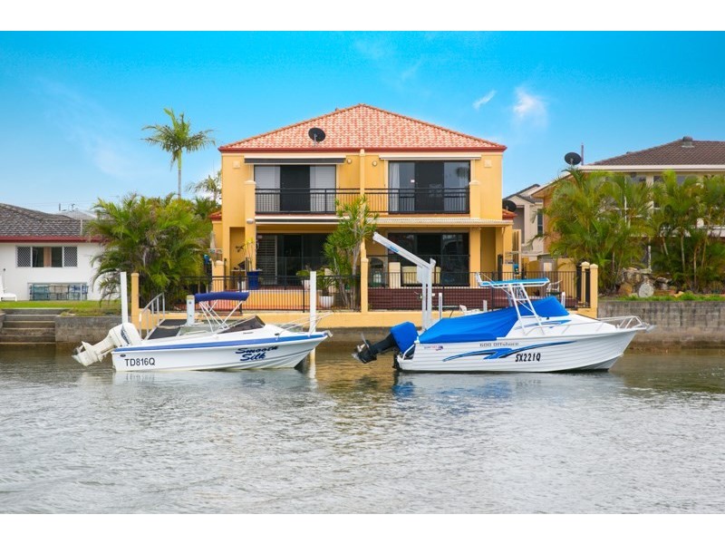 1/28 Vaggelas Crescent, Biggera Waters QLD 4216