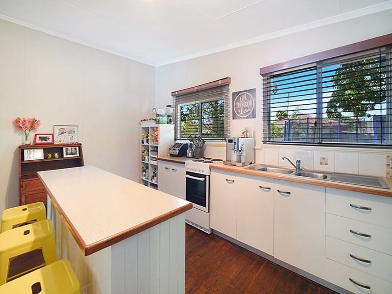 47 Victor Avenue, Paradise Point QLD 4216