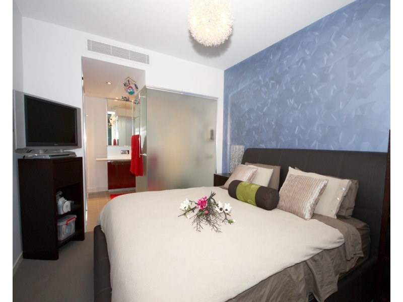 2207/2 Ephraim Island, Paradise Point QLD 4216