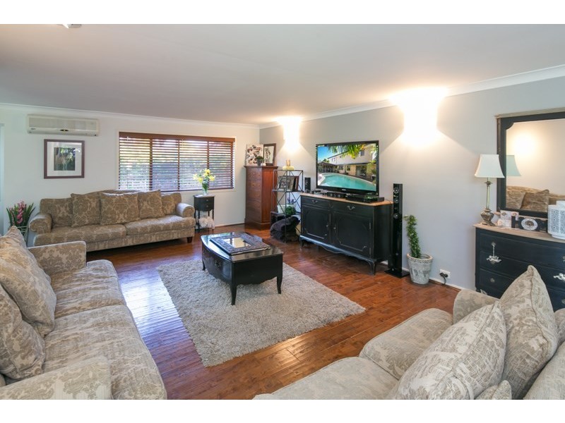 4 Kagi Court, Runaway Bay QLD 4216