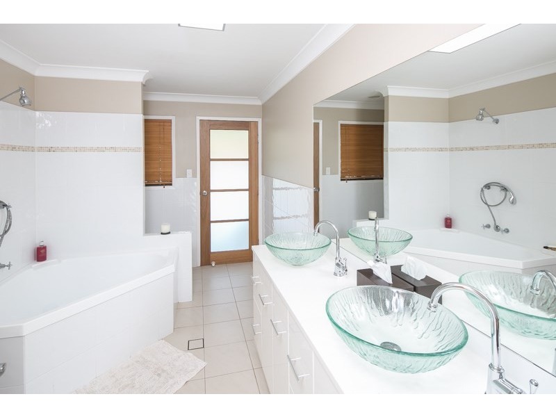 4 Kagi Court, Runaway Bay QLD 4216