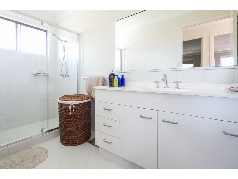 4 Kagi Court, Runaway Bay QLD 4216