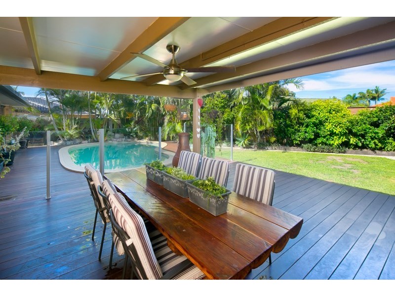 4 Kagi Court, Runaway Bay QLD 4216