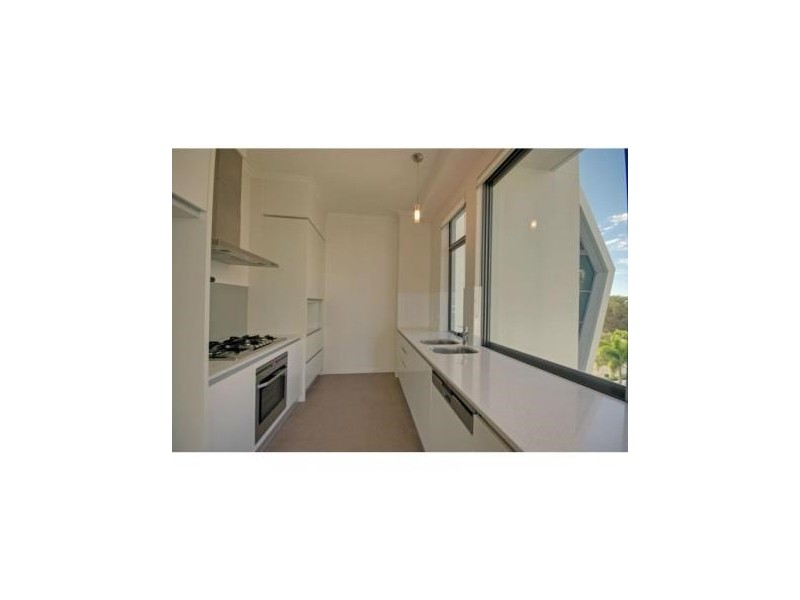 I15/20 Bayview Street, Runaway Bay QLD 4216