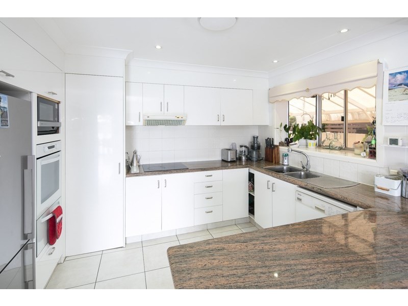 4 Shute Court, Paradise Point QLD 4216